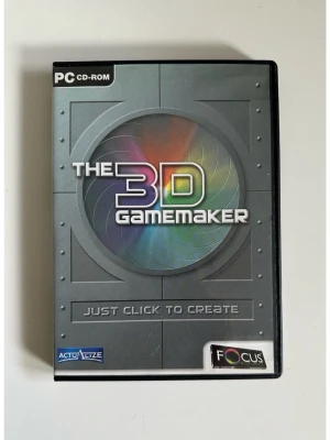 The 3D Gamemaker - skapa ditt eget spel! (PC CD-ROM) - The 3D Gamemaker är ett PC-spel/program där du enkelt kan skapa egna 3D-spel utan att kunna programmera. Omslaget är grått med en färgglad cirkel i mitten och texten 'Just Click to Create'. Levereras i plastfodral.