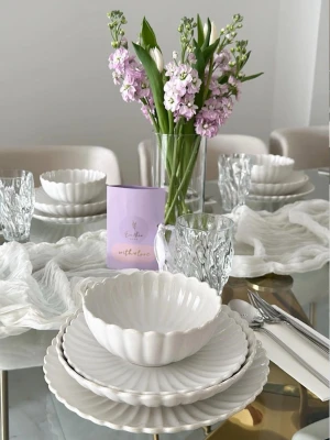 Helt nya tallrikar - Bavary Collection ”Lotus” - Säljer ett helt nytt och oanvänt tallriksset från Bavary Collection, köpt från Emirtex i Tyskland. Modell Lotus. Tallrikarna är fortfarande i perfekt skick och aldrig använda. Nypris 3900kr men säljer för 3000kr. 48 delar. Pris går att diskuteras vid smidigt och snabbt köp. Endast upphämtning 🤍✨🌸   Setet innehåller: • 12 stora tallrikar • 12 djupa tallrikar • 12 små tallrikar • 12 skålar   Finns att hämta i Helsingborg!📍📍