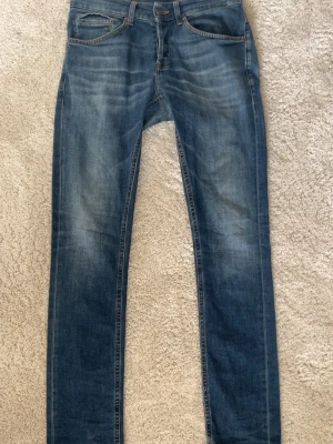 Dondup  - Dondup jeans modell George | storlek w 29 |  skit bra skick typ som helt nya, inga defekter | vid intresse var inte feg o kontakta  