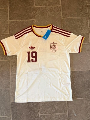 Spanien Lamine Yamal VM - Hely ny Vm-tröja med Lamine Yamal på ryggen!