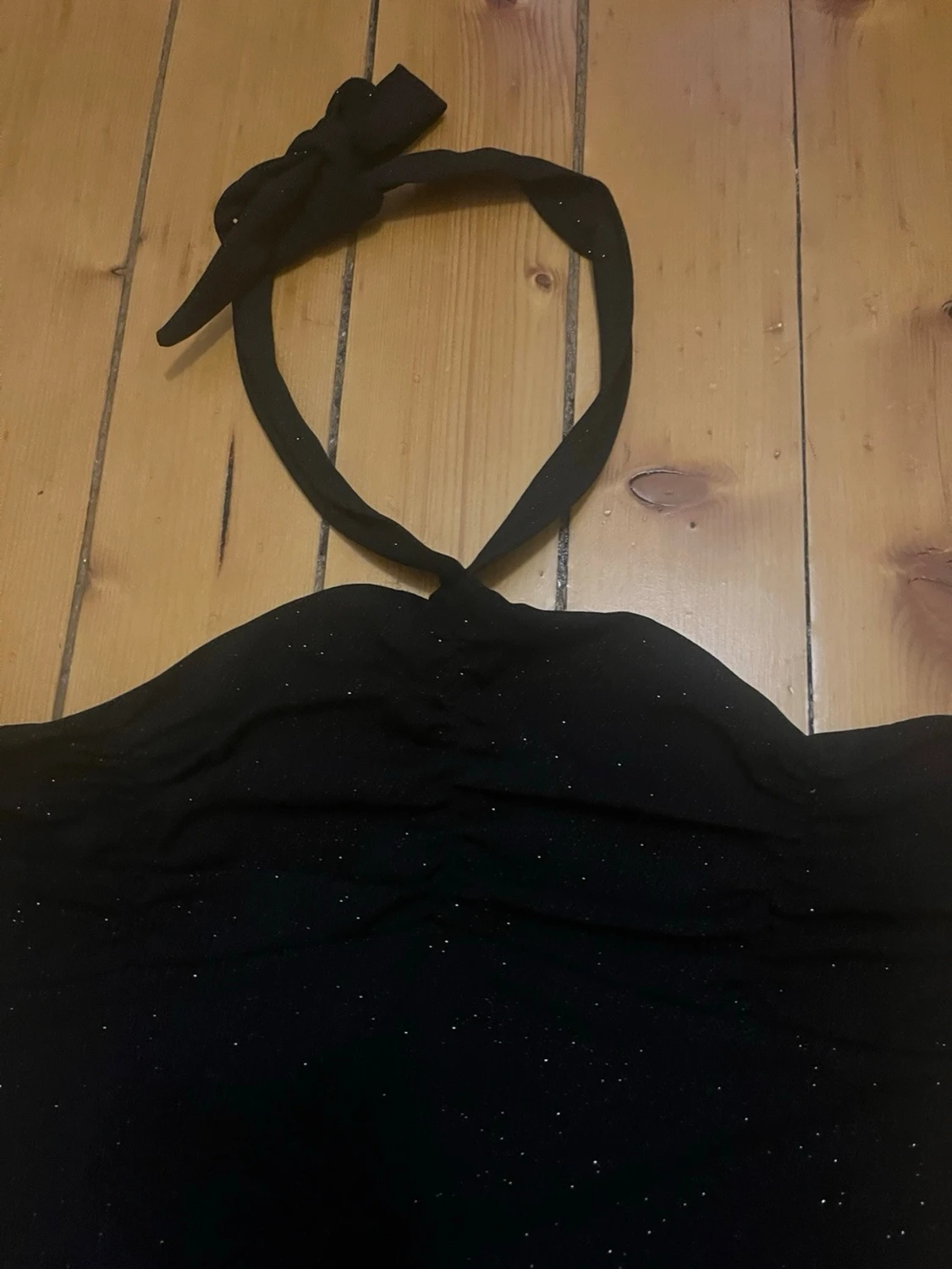Svart glittrig tubtopp med knyt - 2