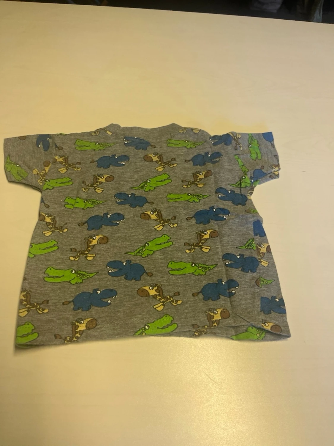 Grå t-shirt med djurmönster - 1