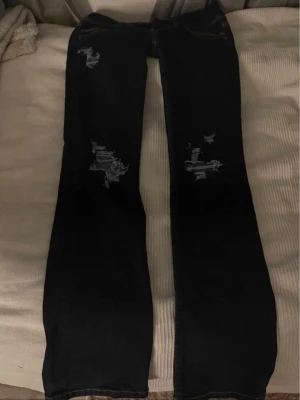 2000s low waist jeans - Real low rise 2000s ripped pepe jeans. Measurements: zipper: 5cm waist: 80cm inseam: 75cm tight: 44cm