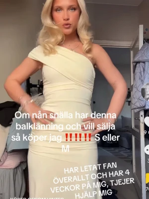 Ljusgul lång axelbandslös klänning - SÖKER DENNA KLÄNNING!!! Kan betala bra. Behöver inför balen! S ELLER M GÅR BRA 
