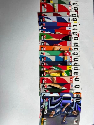 Vm 2026 fotbollskort - Säljer eller byter äkta panini fotbollskort. De är i fint skick. 3kr för vanliga och 8kr för icon. Vid köp av fler kan pris diskuteras. Byter gärna.