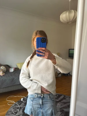 Ljusblå jeanskjol ifrån weekday - Super fin kjol ifrån weekday, prislapp sitter kvar, aldrig använd. Säljer för att den är lite för liten i midjan för mig🩷🧡