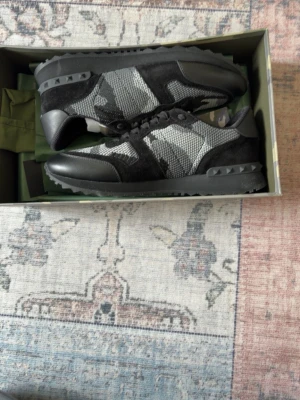 Valentino rockrunners - Helt nya, oanvända valentino rockrunners riktigt fräscha!
