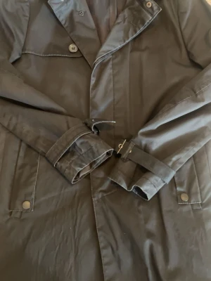 Tiger of Sweden fieldjacket svart - Tjena! Säljer nu en mycket snygg fieldjacket från Tiger of Sweeen som är mycket sparsamt använd och därför i mycket bra skick. Perfekt nu till sommaren eller hösten. Priset är ej hugget i sten, hör av er vid frågor eller funderingar