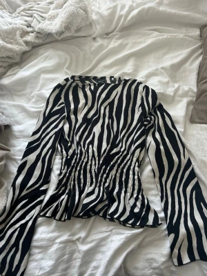 Blus Gina Tricot  - Aldrig använd 