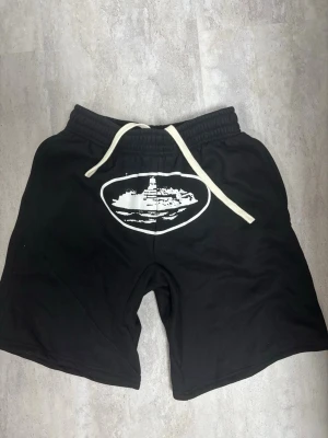 Corteiz shorts - Corteiz shorts, perfect for the summer. Goes with any outfit, they are really versatile. They are also extremely comfortable, barely worn and keep your legs chill during the hot weather. Amazing quality from zar 