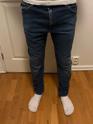 Tramarossa jeans - Fint skick, inga defekter alls i den populära modellen ”Leonardo vilket motsvarar slim fit. W36 men passar mindre. Modellen på bilden är 180cm 68kg. 
