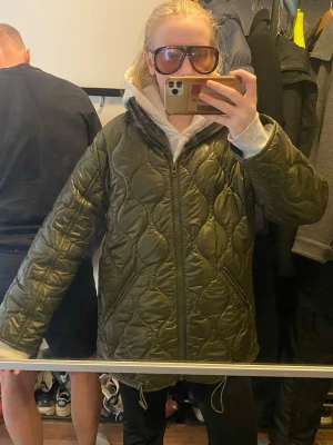 Grön vårjacka  - Superfin jacka fråk monki, perfekt till våren