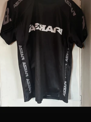 Askari tröja - Askari tröja i storlek M