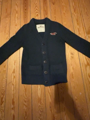 Archive holister cardigan - Fin cardigan i storlek S. Bra skick knappt använd.