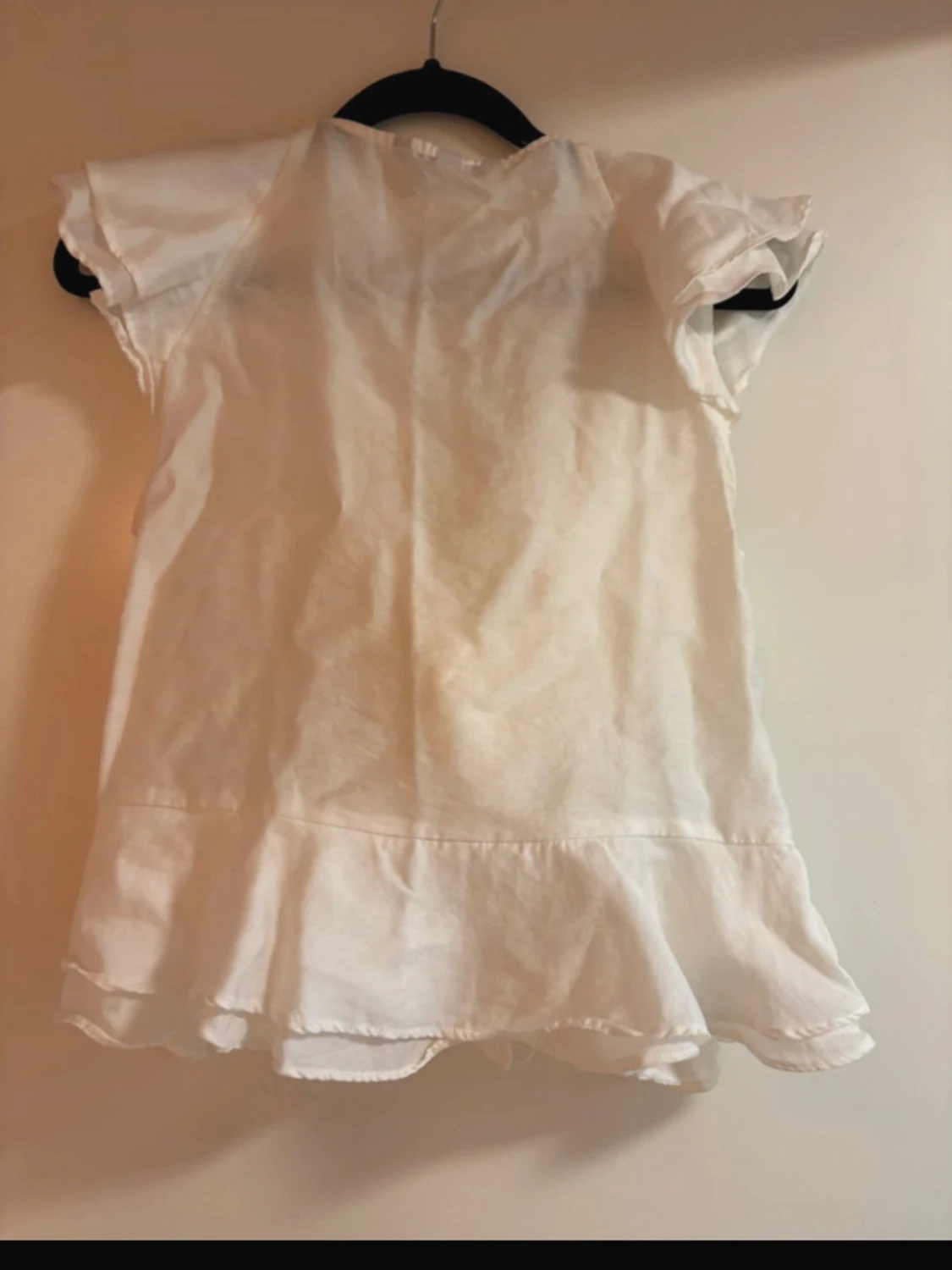 Vit volangblus med kort ärm - 1