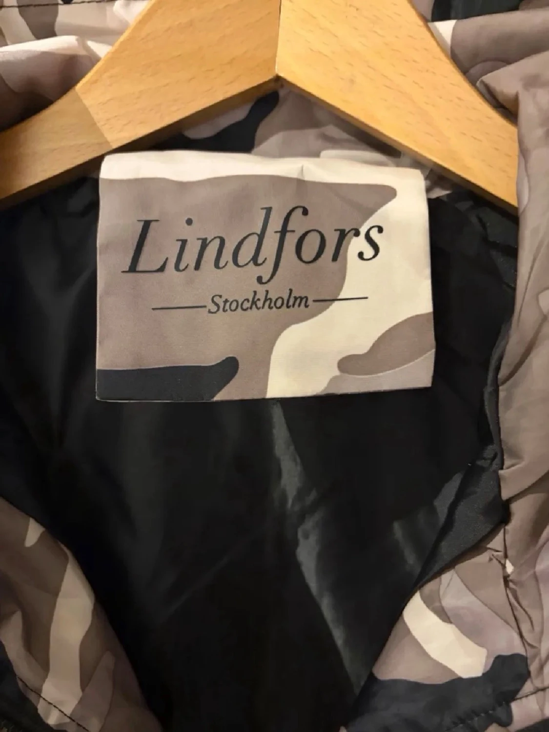 Camo vindjacka med huva - 2