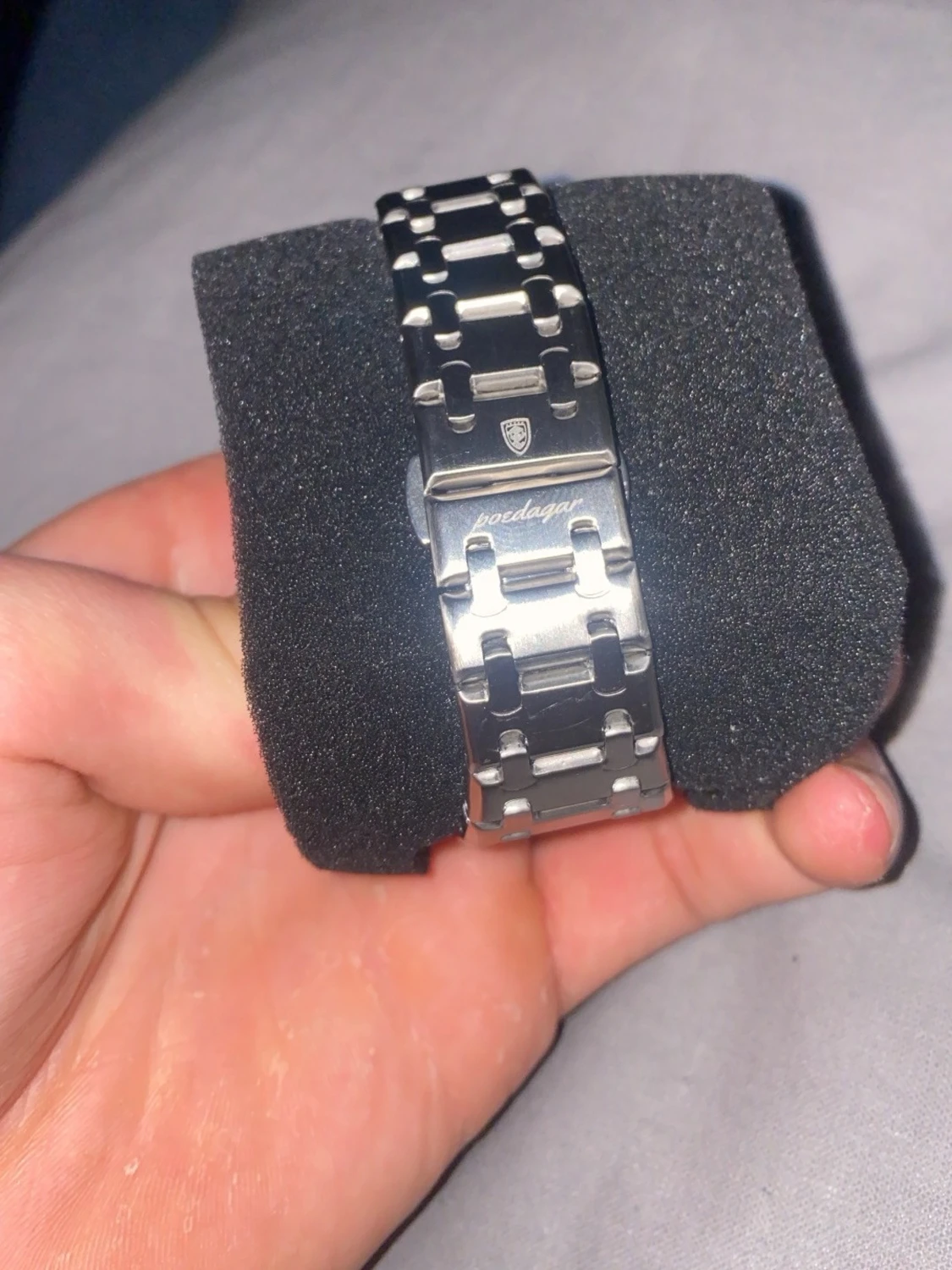 Silverfärgad klocka från Poedagar - 2