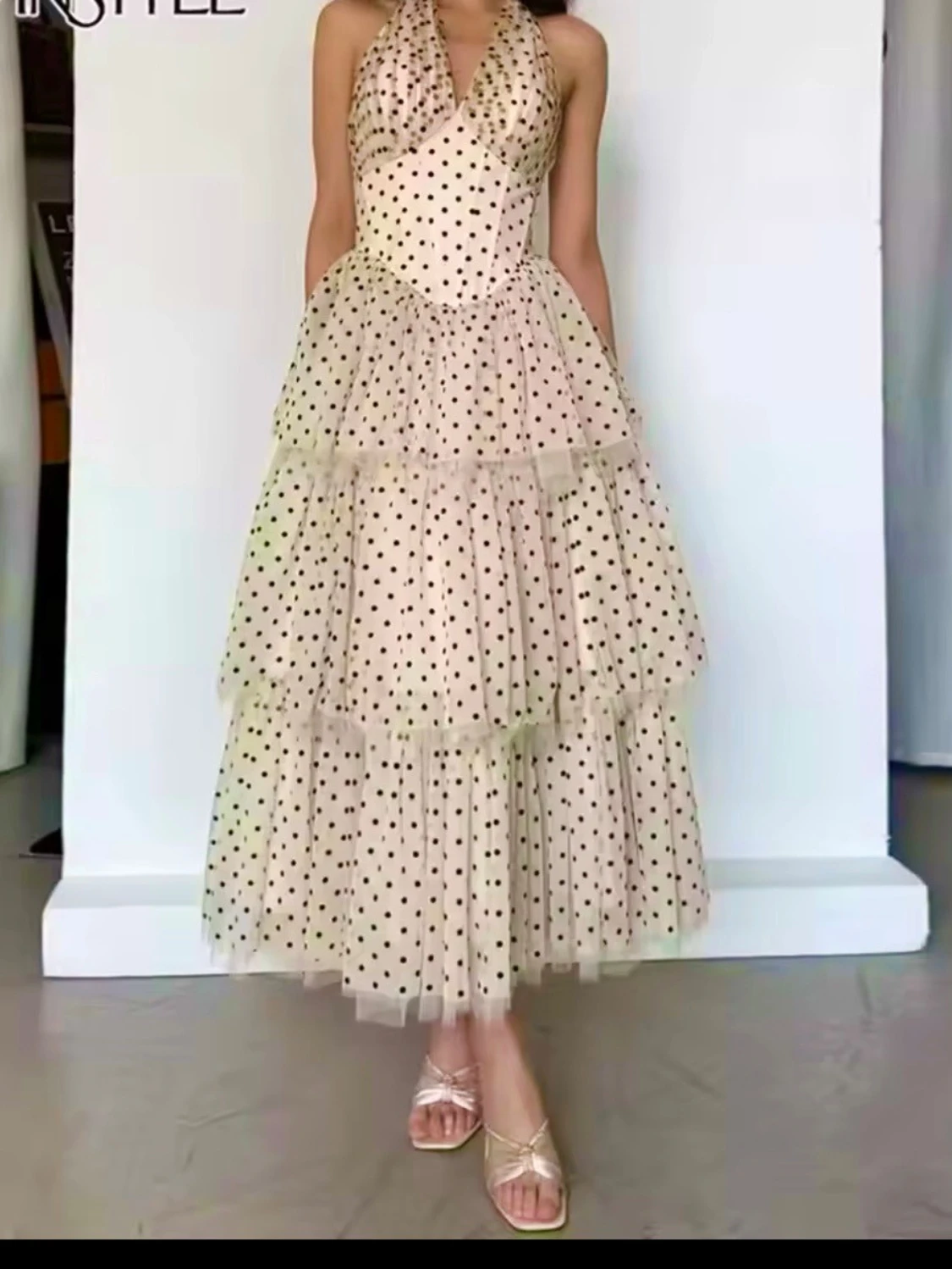 Beige Prickig långklänning med volanger - 1