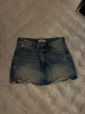 Jeanskjol - Säljer vidare då den inte passar mig! Jättefin annars