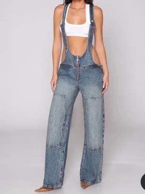 Denim overall revice denim - Säljer en supersnygg jeans overall från revice denim då den tyvärr aldrig kommit till användning. Helt ny skick endast testad💕köpt för ca 1000kr + frakt☺️