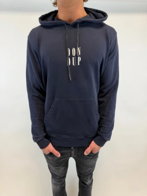 Dondup Hoodie  - Hej! Säljer nu denna väldigt snygga och sällsynta Dondup Hoodie! Storlek L, Sällsynt model som inte längre säljs i butik! Perfekt hoodie nu tilll våren