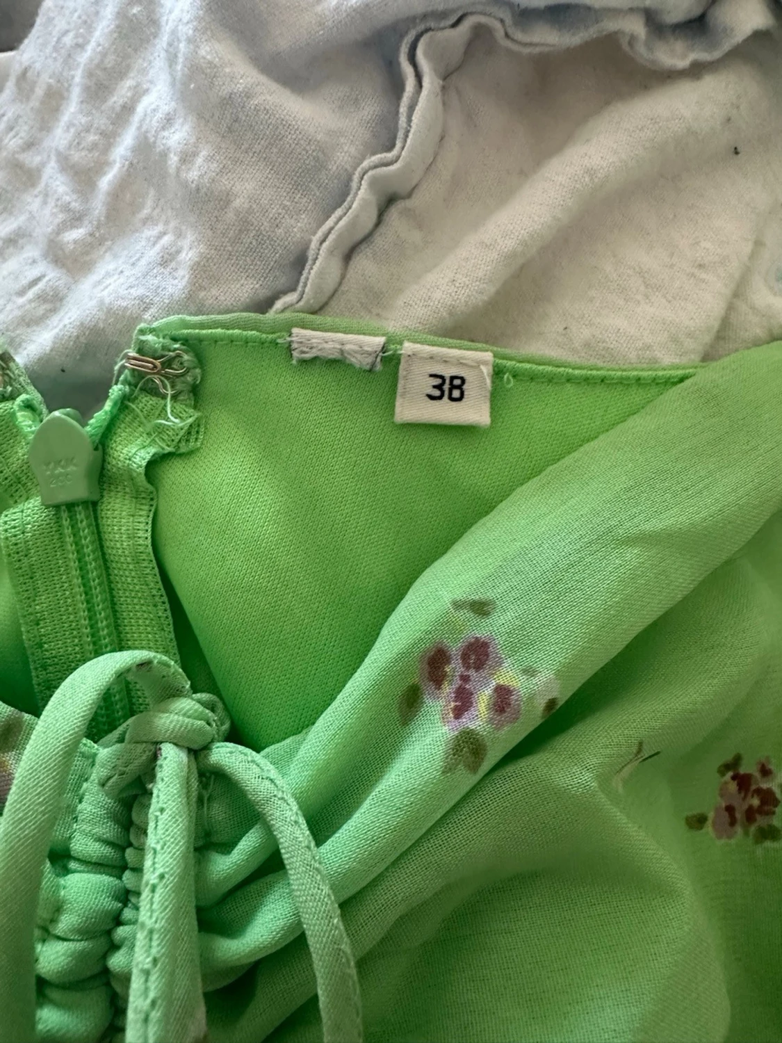 Grön blommig långklänning med snörning - 2