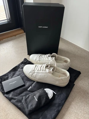 Saint Laurent sneakers - Saint Laurent sneakers in very good condition. Bought from Sellpy. Size 37. Comes with the original box, both dustbags and unuses shoelaces. Ask for more photos🫶🏼