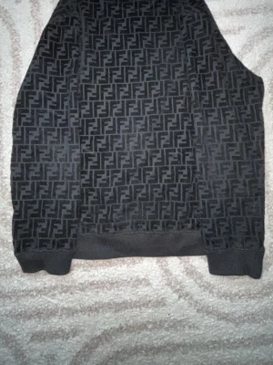 Fendi tröja - Snygg fendi tröja