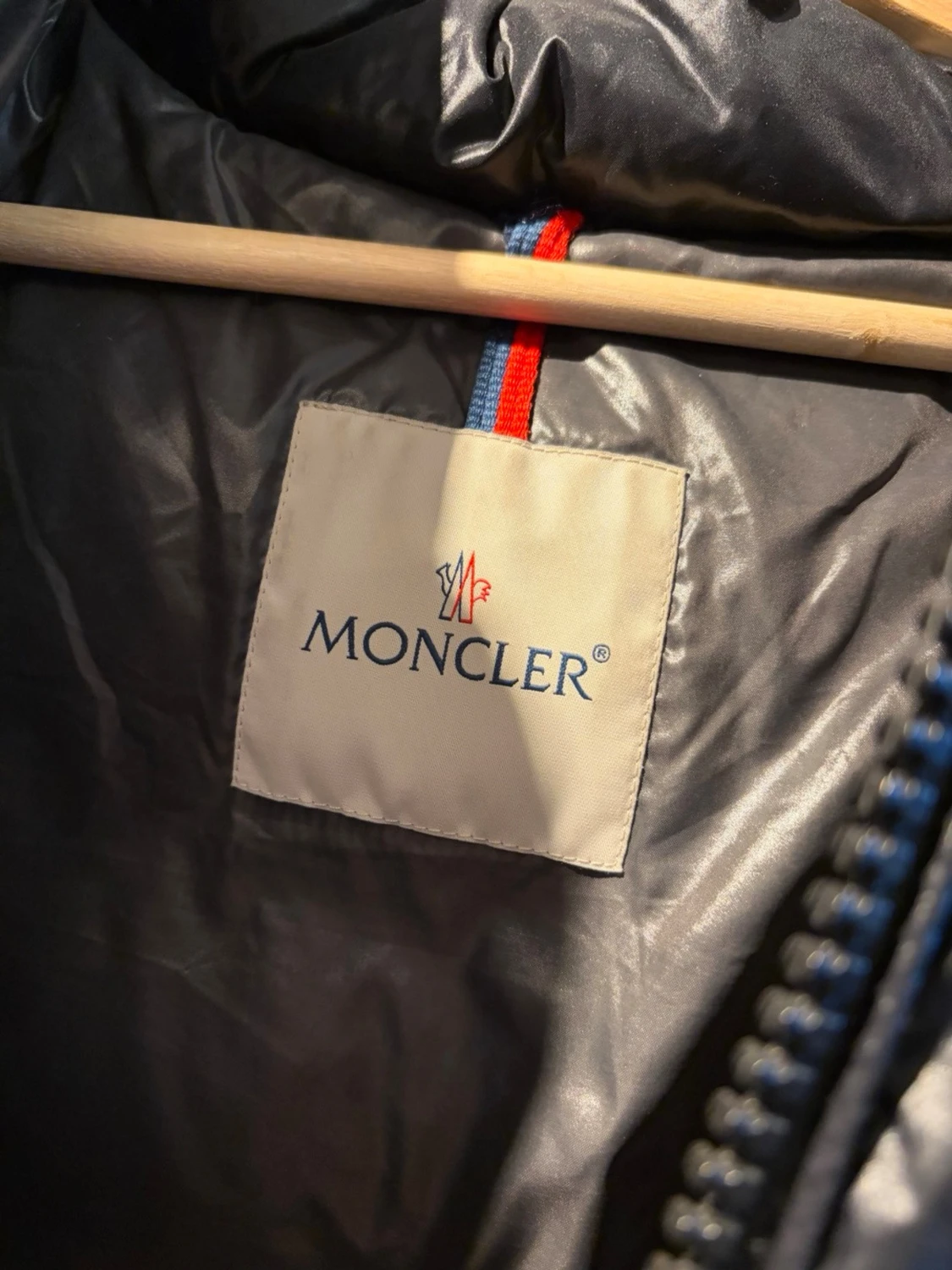 Svart pufferjacka från Moncler - 4