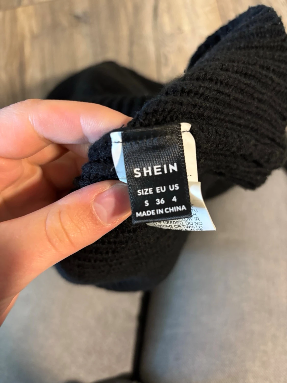 Svart stickad tröja från SHEIN - 1