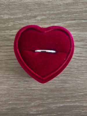 Silverfärgad ring - ring i storlek 18,1mm, silverfärgad. 