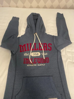 Fet blå hoodie - As nice blå hoodie från stage 55, storlek xs. Pris kan diskuteras. Ställ gärna frågor!