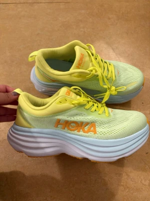 Hoka skor - Originally size 39 but run a bit small is perfect for 38 or 38 1/2 💖💗🌸