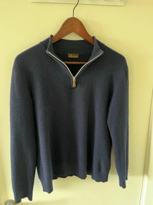 Stenströms half zip - Säljer nu denna tvär feta stenströms tröjan i storleken Xl fast passar XS. Tröjan är i grymt skick! Nypris 2000 kr. Säljs för endast 399kr. Hör av er vid fler frågor🙌