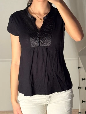 Topp med knappar - Superfint skick