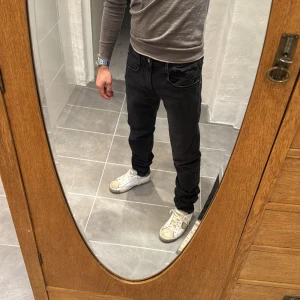 Replay jeans  - Ett par snygga jeans från Replay i storlek W31 L34 i modellen Anbbas 