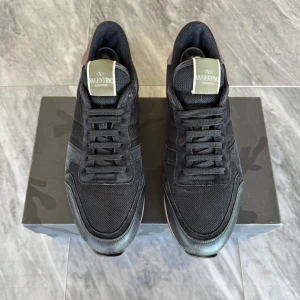 Valentino Rockrunner - Valentino Rockrunner - Skick: 8/10 - Tillbehör: Två Valentino dustbags - Nypris: 6000kr - Priset är ej hugget i sten.