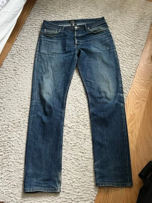 apc selvedge jeans - new standard modell, size 31, 42cm waist, 112cm långa, pris kan diskuteras