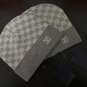 2st Mössor - 2St mössor för endast 389 passa på o köp 