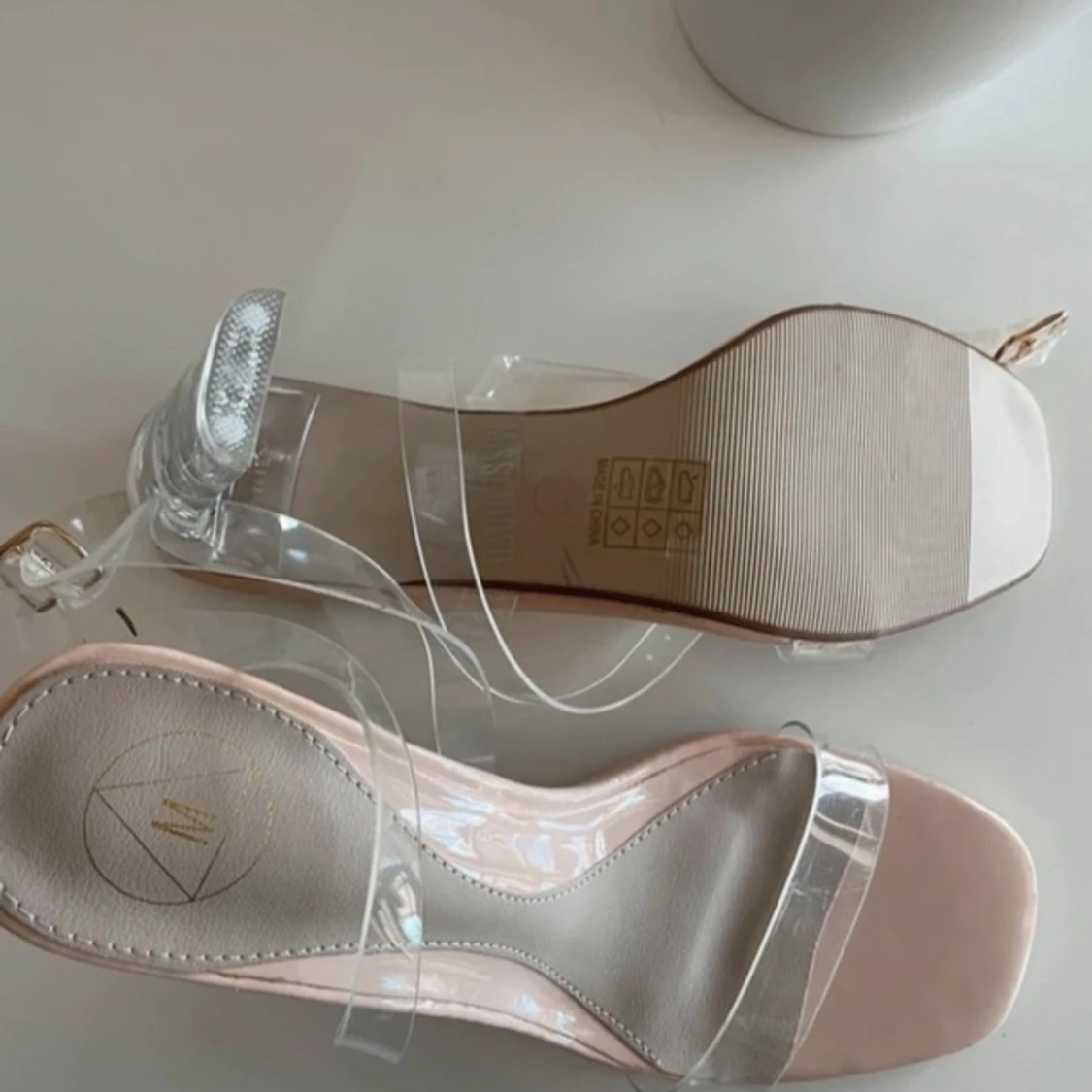 Transparenta klackade sandaler - 1