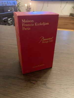 Maison Francis Kurkdjian Baccarat Rouge 540 - 70ml flaska inprincip aldrig använd luktar riktigt gott och är en bra mans parfym!