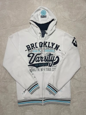 Goosip jeans hoodie - Vit hoodie från Goosip jeans, bra skick✅