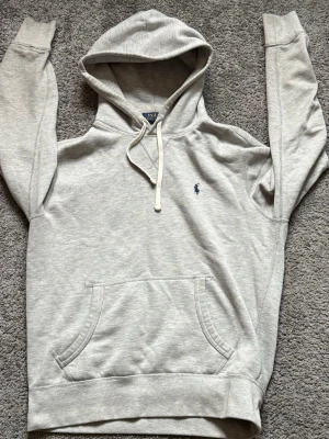  Ralph Lauren hoodie - Snygg ljusgrå hoodie från Polo Ralph Lauren 
