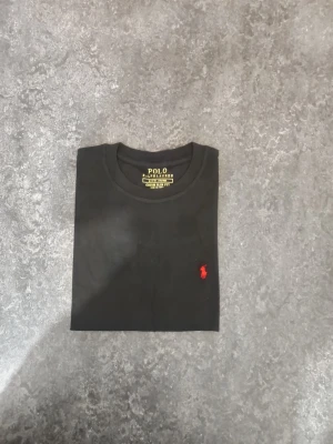 T shirt - Helt ny t shirt oanvänd 