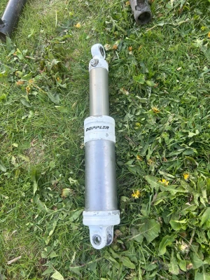 moped delar - Moppe delar allt har suttit på en slider men allt förutom tolvan passar på andra moppar också Doppler bakdämpare  Slider tolva Polini cp 19mm förgasare  Bud på allt