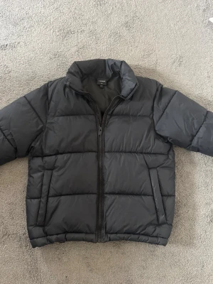 Everest jacka - Tjock vinterjacka från everest. Riktig bra kvalitet. Skick 9/10.
