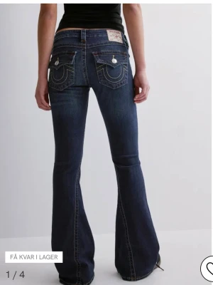 True religion jeans - Säljer mina true religion Jens då jag inte använder dom alls, köpte för 1299 och säljer för 900. Jag har använd de 1 gång, som man ser på bilden. Storlek w27, passar mig som är ca 169. Köp🫰🏼! pris kan diskuteras !