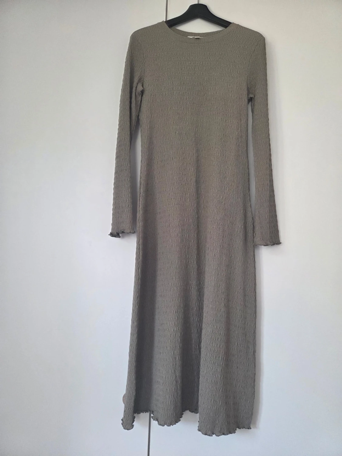 Beige långärmad långklänning