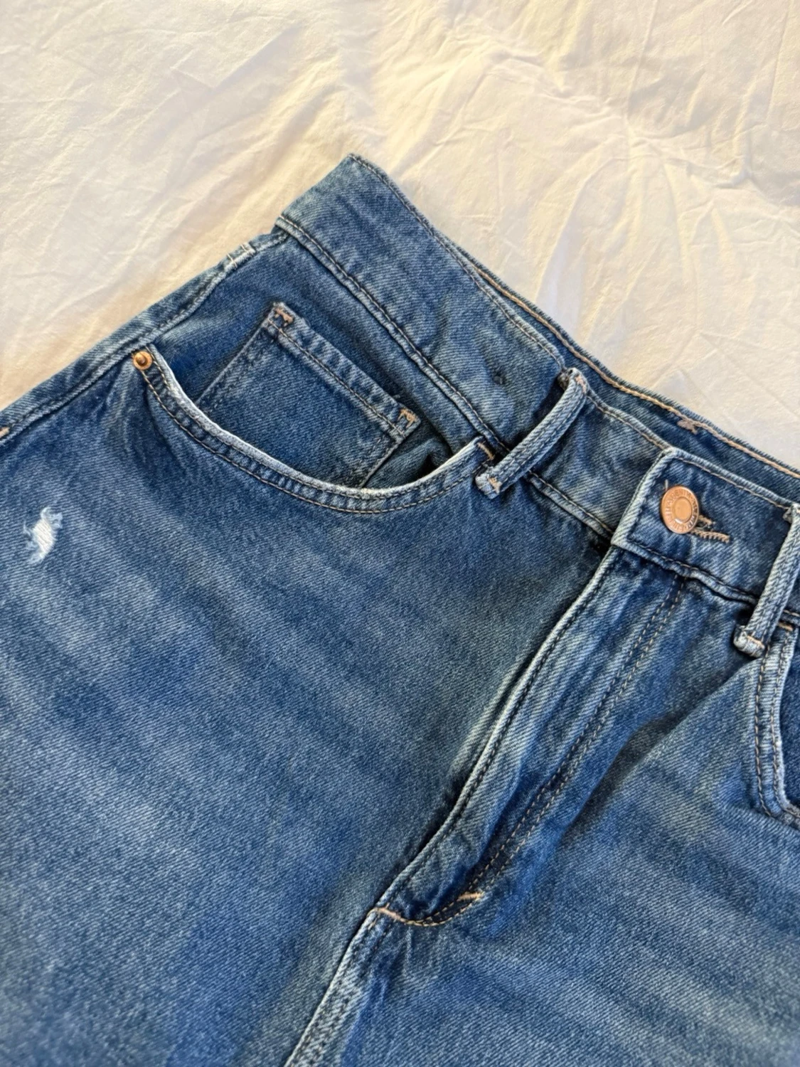 Blå denimkjol med slitningar - 1