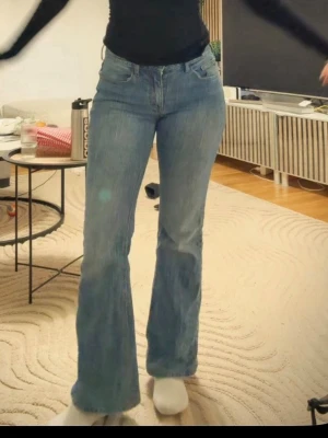 Brandy melville jeans - Säljer mina brand melville jeans då jag inte känner att de passar mig längre (är 160cm).storlek S(passar både xs och s)
